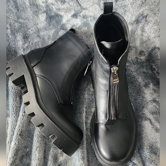 Marc Fisher Shoes Marc Fisher Womens Zippa Lugged Sole Zip